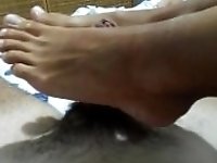 La mia ragazza mi fa un footjob fantastico - Qualcuna vuole provare?